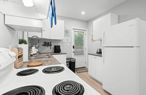 Newtonbrook House | Clean &Comfortable close to mall