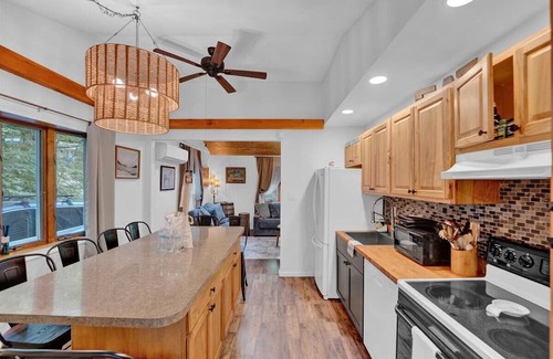 Greentown Cabin | 2-bedroom Hot-Tub Cabin with Lake Access to Lake Wallenpaupack - wifi, fire pit