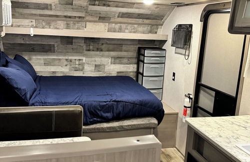 Disney House | GRAND LAKE! Cozy Camper with AC and WiFi located at Hogan’s off-road park!