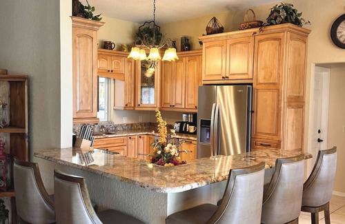 Lake Wales House | SECLUDED LAKE FRONT RETREAT ON 6 acres. Close to Theme Parks. Pet Friendly!