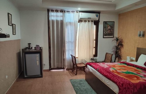 Chachian Hotel | Goroomgo The Woodz Dharamsala