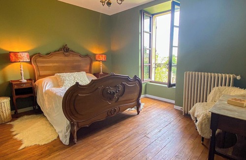 Mougon-Thorigne Bed & Breakfast | Charming chambres d'hotes in a former presbytery. 7 minutes from the A10 motorway.