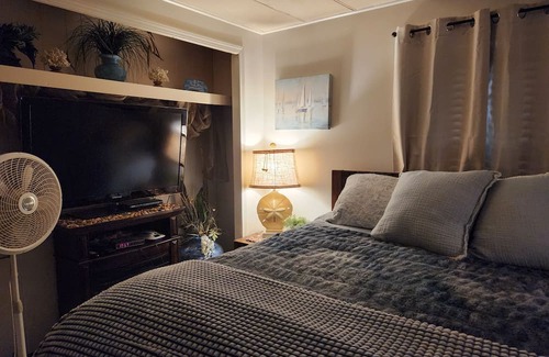Lexington Cottage | Lil peace of heaven ,enjoy a relaxing vacation, spacious yard and beach access
