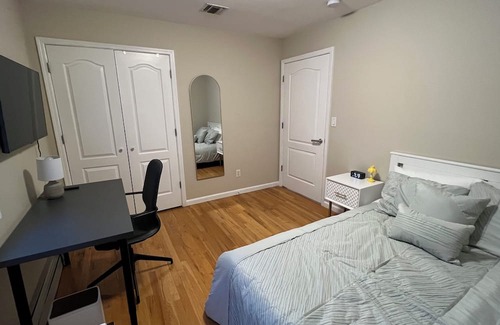 Palisades Park House | Cozy & Private Room - 20 Mins to Manhattan Heart. Not Entire Home.