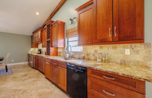 Lochmoor Waterway Estates House | Cozy & Boutique! Heated Pool, Games and more! Perfect Family Friendly Escape!