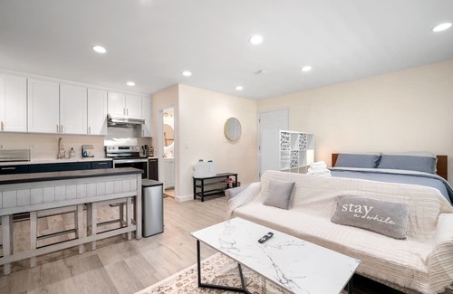 West Covina Apartment | Cozy studio in amazing West Covina with WiFi, AC