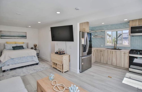Huntington Harbour Cottage | STEPS TO PRIVATE BEACH FRONT PANORAMIC OCEAN VIEWS! Home - parking lot - sand.