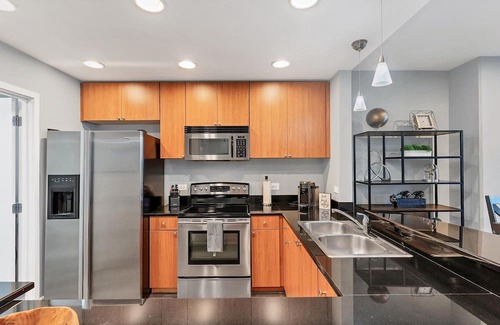 South Eola Condo | Cozy 2-bedroom apartment in downtown Orlando with free parking