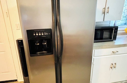 Alexandria House | Red Door Lodge of Alexandria 2-Bedroom, 11Bathroom with WiFi & AC