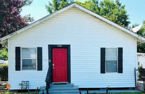 Alexandria House | Red Door Lodge of Alexandria 2-Bedroom, 11Bathroom with WiFi & AC