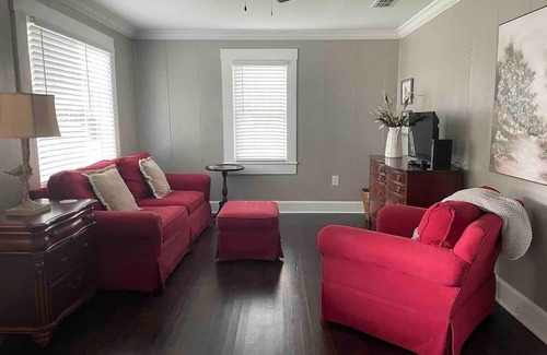 Douglas House | The Redbird - Charming 3-bedroom bungalow with All the Basics in Douglas