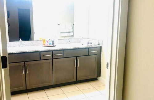 Santa Fe Apartment | The LagoonSide LoungeAway w/Pool/Parking/WiFi Pkg