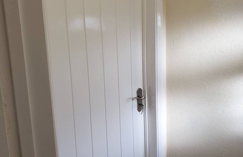 Basildon Apartment | Cozy studio room within a house in Basildon with free WiFi