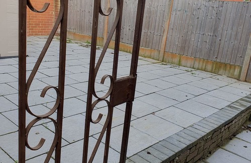 Basildon Apartment | Cozy studio room within a house in Basildon with free WiFi