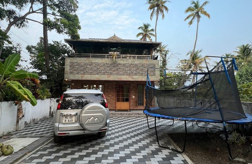 Vypin Villa | Sunshine beach villa. Two bedroom villa overlooking Kuzhuppilly beach.