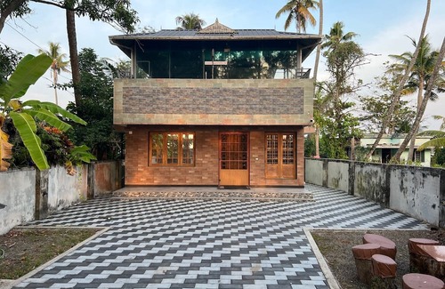 Vypin Villa | Sunshine beach villa. Two bedroom villa overlooking Kuzhuppilly beach.