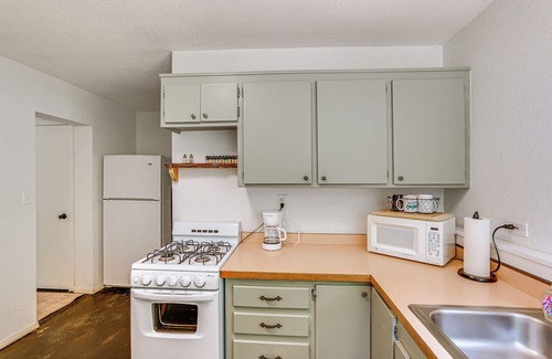 Durango Apartment | Little House in the San Juan Mtns w/Trail Access!