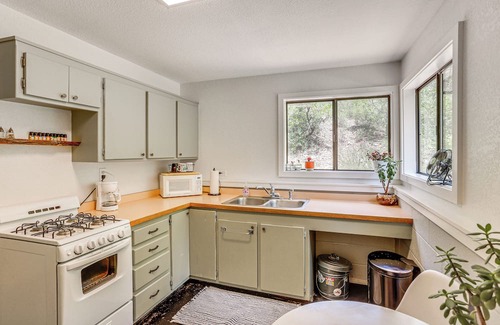 Durango Apartment | Little House in the San Juan Mtns w/Trail Access!