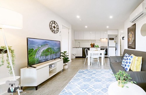Cremorne Apartment | KozyGuru | Cremorne | Walking distance to Station