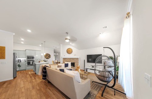 Edmond House | NEW LISTING! Newly Built 3BR Getaway in Edmond by RedAwning