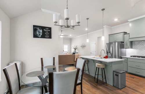 Edmond House | NEW LISTING! Newly Built 3BR Getaway in Edmond by RedAwning