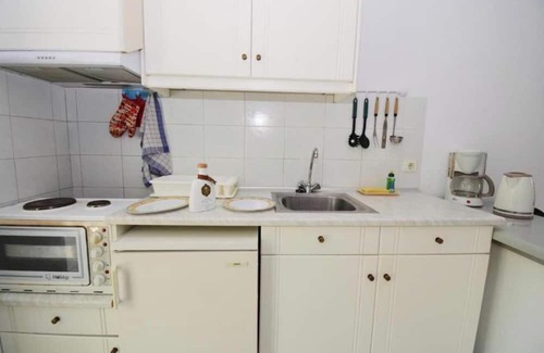 Roda Apartment | Studio Apartment 'Standard 4' with Shared Terrace, Wi-Fi and Air Conditioning