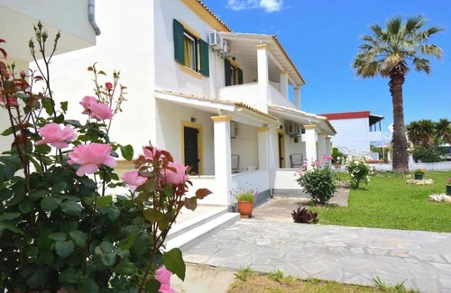 Roda Apartment | Studio Apartment 'Standard 4' with Shared Terrace, Wi-Fi and Air Conditioning