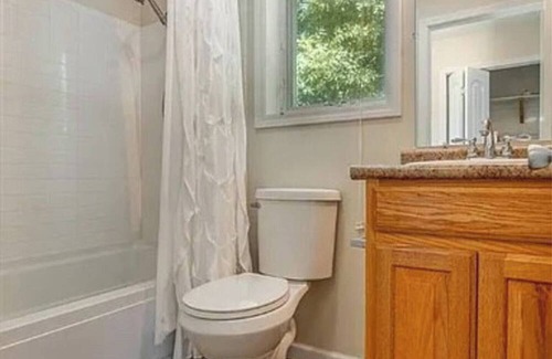 Fayetteville Apartment | Charming 1-bedroom apartment in the Center of Fayetteville