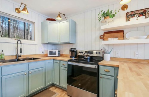 Webster Cabin | Peaceful retreat on quiet and sought after Pike Lake