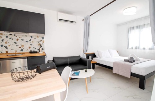 Zakhloritika Apartment | Grand Relax Suite 1 with Private Jacuzzi