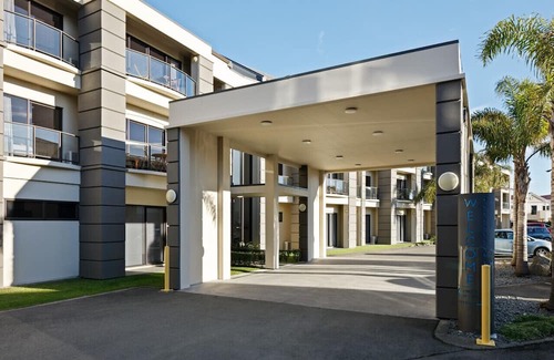 Gisborne Apartment | 1BR Apartment | 5 minutes walk (600m) to CBD!