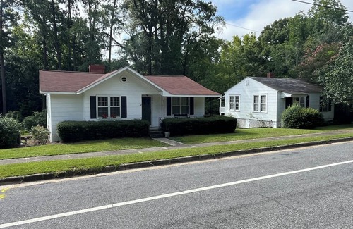 Mount Vernon House | Charming 2-bedroom house with AC and WiFi in downtown Ailey