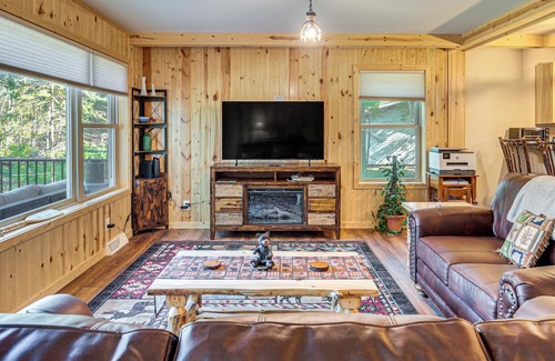 Eagle River Cottage | Peaceful Eagle River Cottage w/ Deck, Pets Welcome