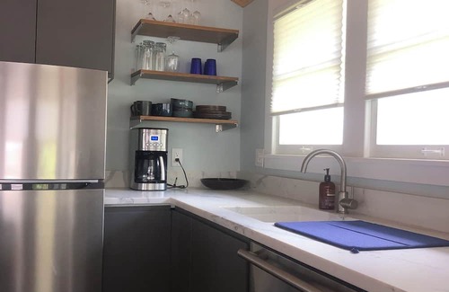 Old Southeast Apartment | NEWLY REMODELED 1-bedroom private suite with pool close to downtown St. Pete