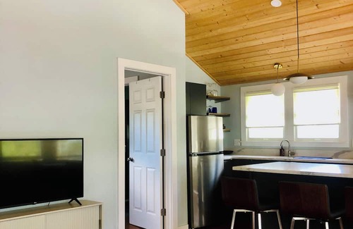 Old Southeast Apartment | NEWLY REMODELED 1-bedroom private suite with pool close to downtown St. Pete