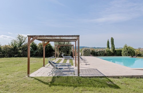 Toiano Apartment | Apartment 'La Colonica IV' with Shared Pool, Private Garden and Wi-Fi