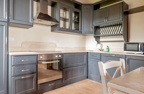 Toiano Apartment | Apartment 'La Colonica IV' with Shared Pool, Private Garden and Wi-Fi