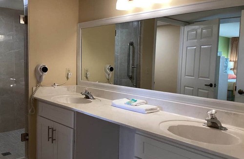 Weston Resort | Luxury one bedroom and one bathroom unit with full amenities