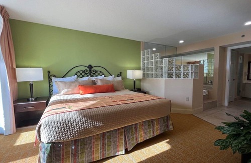 Weston Resort | Luxury one bedroom and one bathroom unit with full amenities