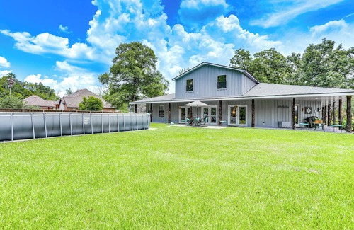 Burnside House | Group Getaway in Gonzales ~ 25 Mi to Baton Rouge!