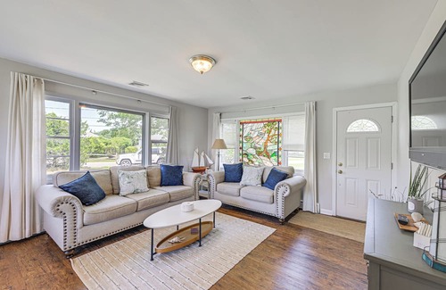 Remsenburg House | Hamptons Retreat w/Private Dock, Kayak & Canoe!