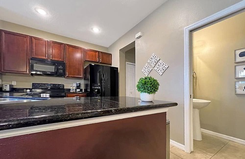 Citrus Park House | Spacious 3 BR Townhouse, Private 2-Car Garage