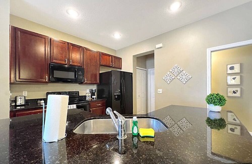 Citrus Park House | Spacious 3 BR Townhouse, Private 2-Car Garage