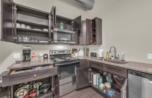 Waldron Apartment | Sleek, modern loft minutes from Airport, FAST WiFi