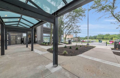 Waldron Apartment | Sleek, modern loft minutes from Airport, FAST WiFi