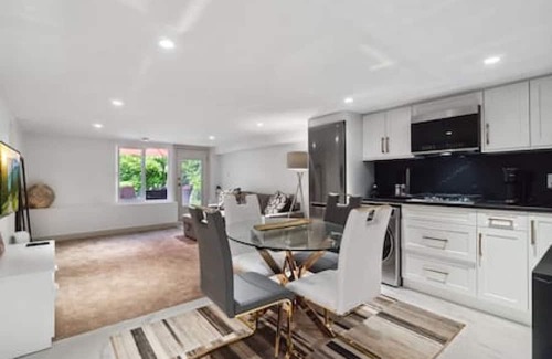 Upper Lonsdale House | Modern & Cozy 1BR suite in NV