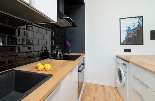 Srodmiescie Apartment | Studio With Bathub in Lodz by Renters