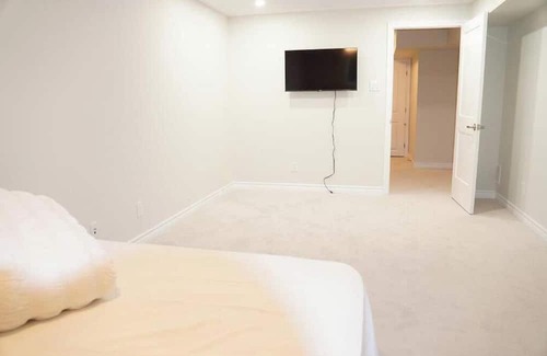 Chapel Hill South House | Clean, beautiful and spacious home close to gyms, malls and restaurants