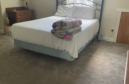 Scappoose House | Charming 3-bedroom house on 5 acres with WiFi and AC in delightful Scappoose