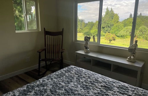 Scappoose House | Charming 3-bedroom house on 5 acres with WiFi and AC in delightful Scappoose